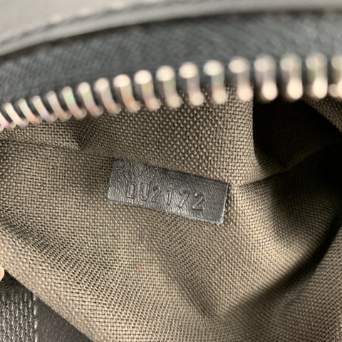 LOUIS VUITTON Sac messager District en cuir Damier Infini noir