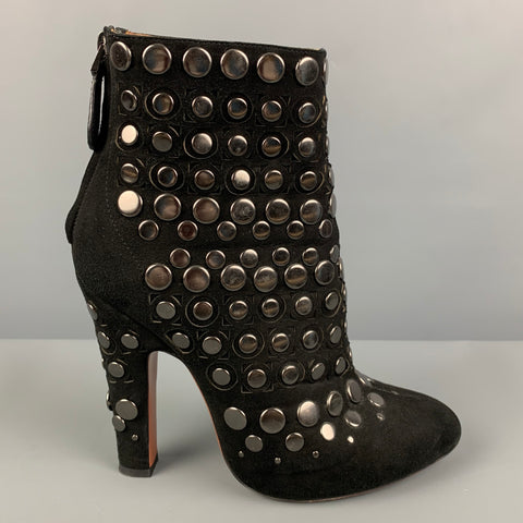 ALAIA Talla 7.5 Botas con cremallera trasera de ante con tachuelas de cuero negro
