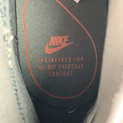 Zapatillas NIKE talla 9 grises y rojas de dos tonos con caña alta Terra Sertig