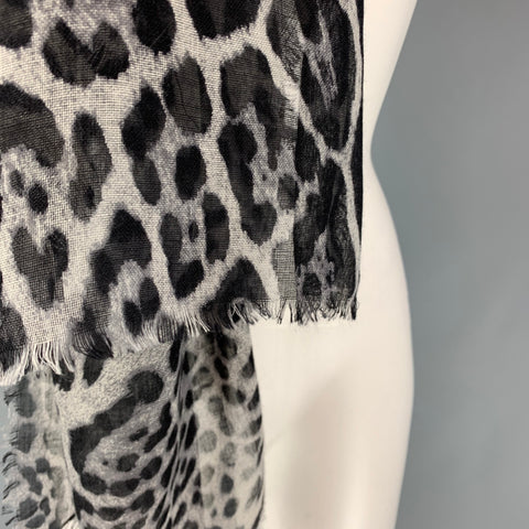YVES SAINT LAURENT Bufanda con estampado animal blanco y negro