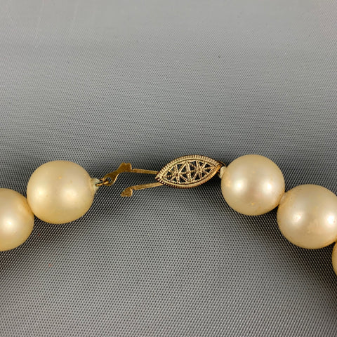 VINTAGE Faux Pearl Choker Necklace