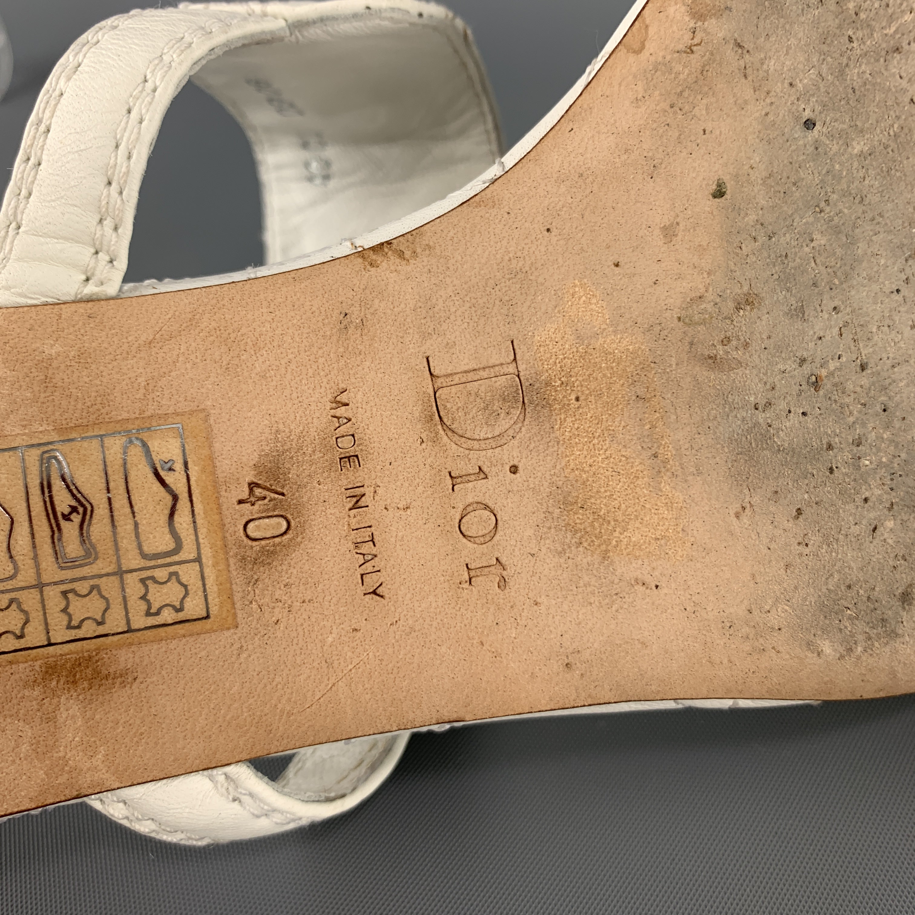 CHRISTIAN DIOR Size 10 White Cannage Leather D Loop Thong