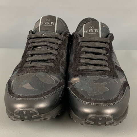 VALENTINO Talla 10 Zapatillas con cordones de cuero de camuflaje negro y plateado