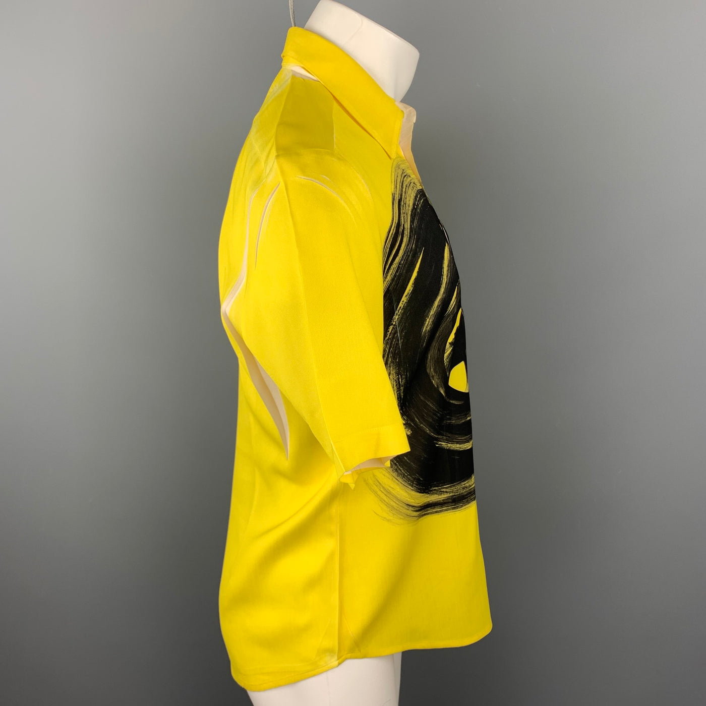 CHRISTOPH BROICH Size M Yellow Graphic Polyester Button Up Short Sleeve Shirt