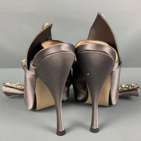 N°21 Mules de salón con pedrería de seda gris talla 9