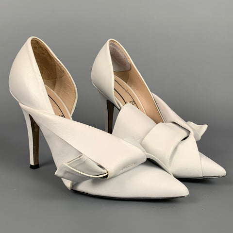Nº21 Zapatos de salón con lazo D'Orsay de cuero blanco roto Talla 6