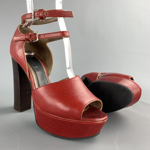 MARNI Zapatos de tacón con doble correa y punta abierta de cuero rojo talla 8