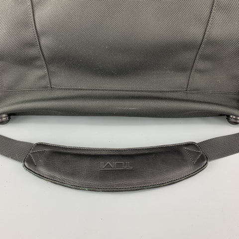 Sac de voyage en toile de nylon noir massif TUMI