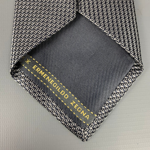 ERMENEGILDO ZEGNA Cravate en soie zigzag ardoise et argent