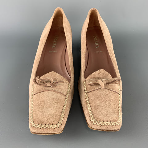 PRADA Talla 9.5 Zapatos de tacón de gatito con mocasín de ante beige