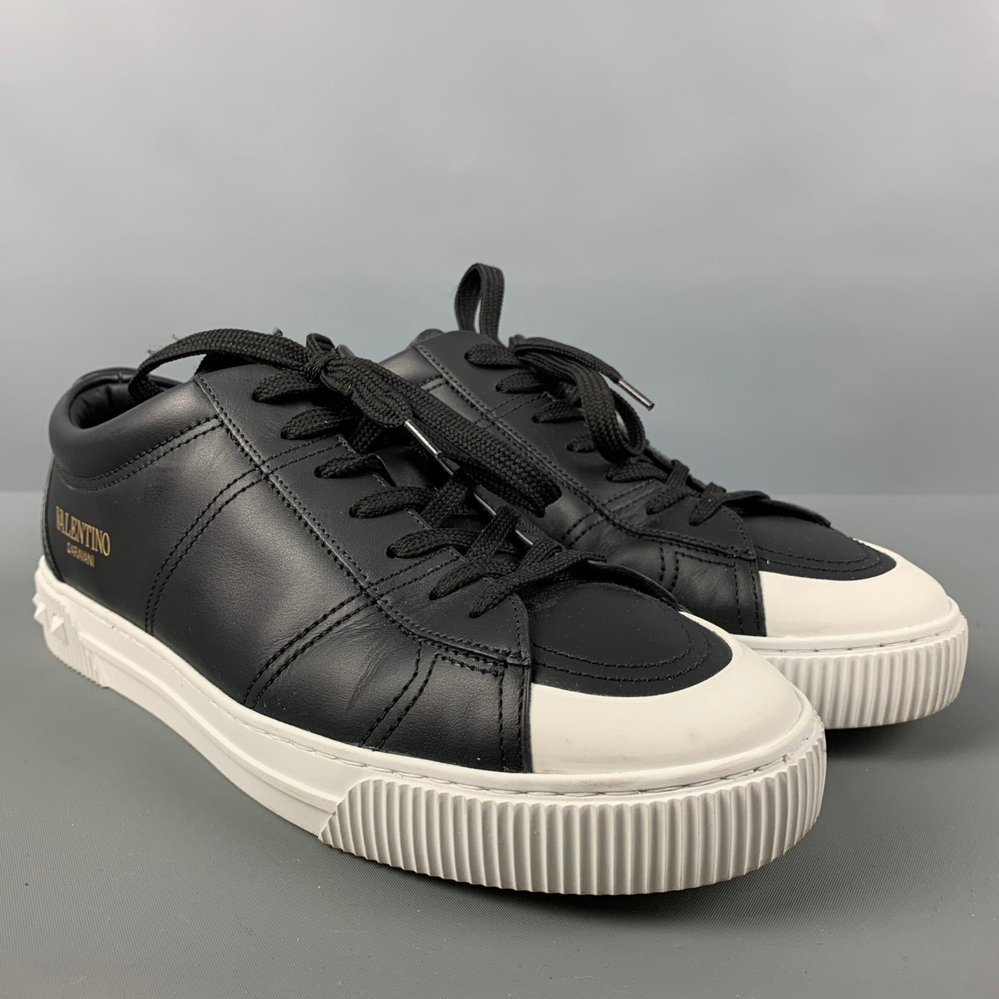 VALENTINO 'City Planet Rockstud' Size 8 Black Studded Leather Top Sneakers – Sui Designer Consignment