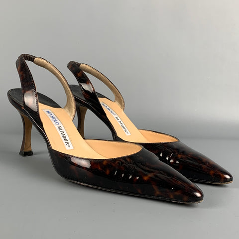 MANOLO BLAHNIK Zapatos de tacón con tira trasera en charol de carey Talla 7.5