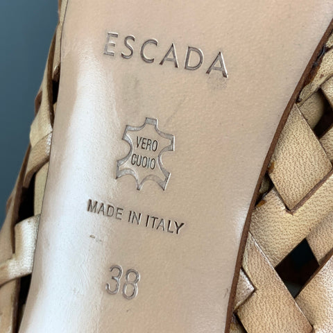ESCADA Taille 8 Sandales à bride de cheville tissée en cuir beige