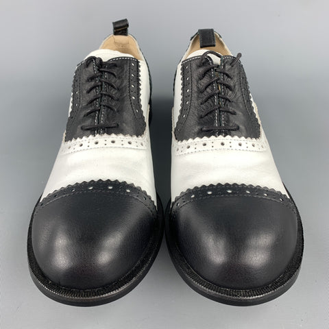 COMME des GARCONS Talla 8 Zapatos brogue de cuero perforado en blanco y negro