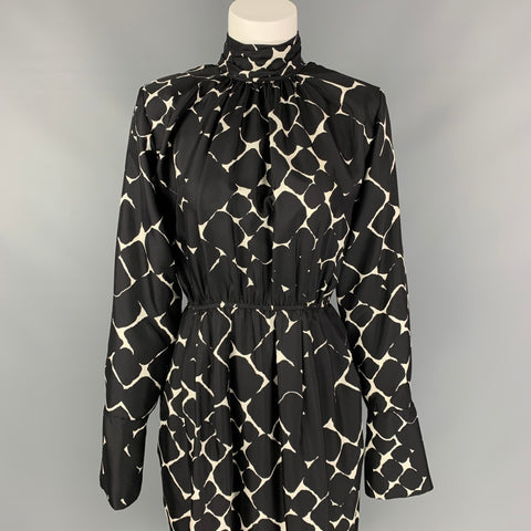 MARC JACOBS Vestido recto de seda con estampado blanco y negro talla 4