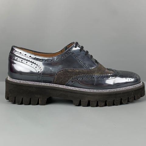 PERTINI Zapatos con punta de ala de charol perforado en oro plateado talla 7