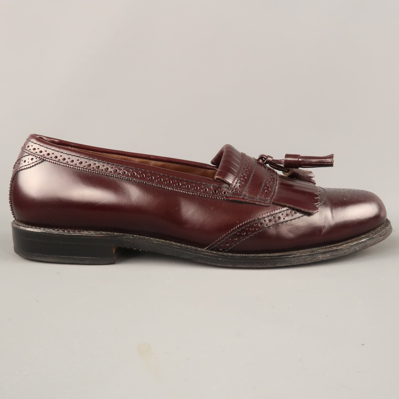 ALLEN EDMONDS Size 9.5 Burgundy Brogue Leather Eyelash Tassel BRIDGETON Loafers