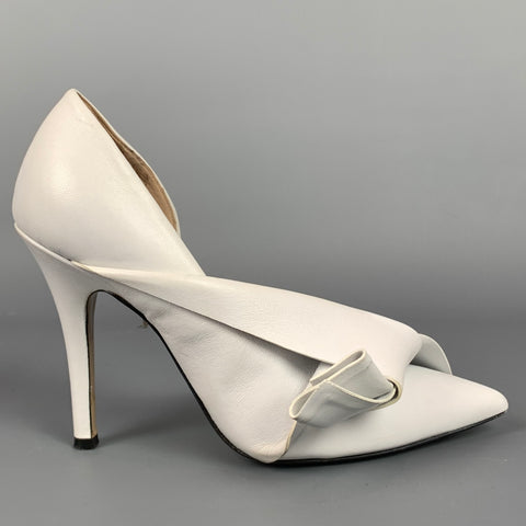 Nº21 Zapatos de salón con lazo D'Orsay de cuero blanco roto Talla 6