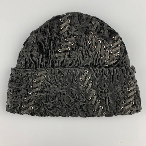 PRADA Taille M Bonnet cousu en fourrure d'agneau persan texturé noir