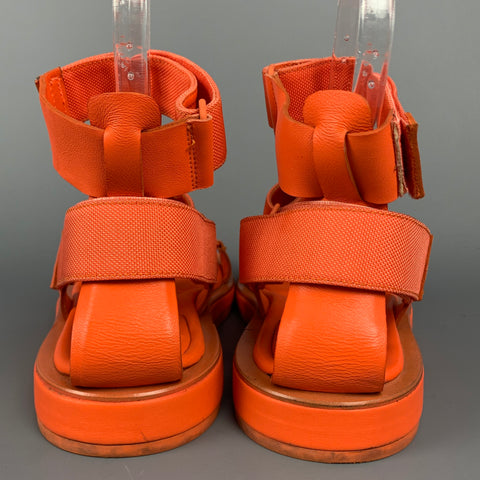 COLECCIÓN CALVIN KLEIN Talla 12 Sandalias con tiras de cuero naranja
