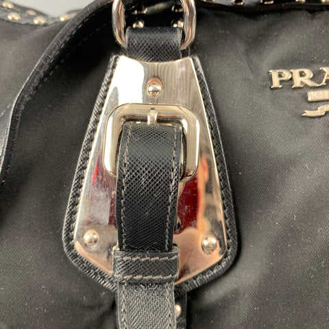 Sacs de sport en nylon avec garniture en cuir clouté noir PRADA