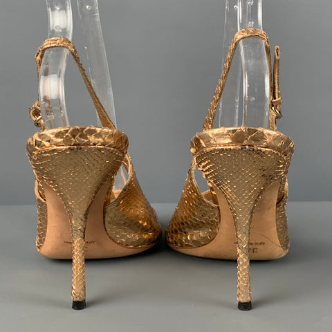 Sandalias de tacón con tira trasera de piel de serpiente dorada talla 7 GUCCI