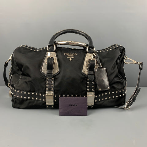 Sacs de sport en nylon avec garniture en cuir clouté noir PRADA