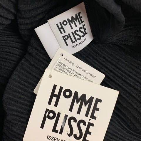 ISSEY MIYAKE HOMME PLISSE Size L Black Pleated Polyester Short Sleeve Shirt