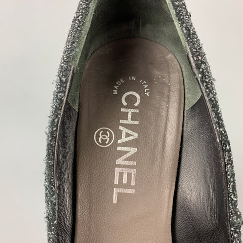 CHANEL Talla 7 Zapatos de tacón con textura brillante color carbón y gris