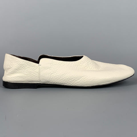 Zapatos planos con parte trasera plegable de cuero blanco tamaño 8,5 de THE ROW
