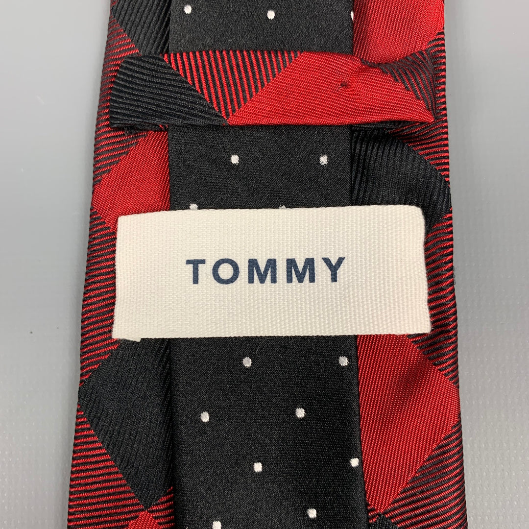 TOMMY Corbata de seda con cuadros de búfalo en negro y rojo