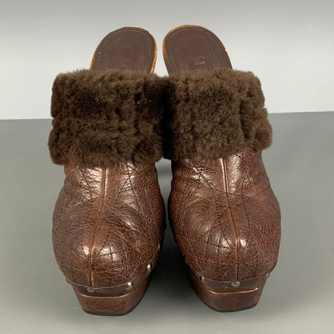 CHRISTIAN DIOR Talla 8 Zapatos de tacón tipo zueco de piel de oveja tipo gofre de cuero marrón