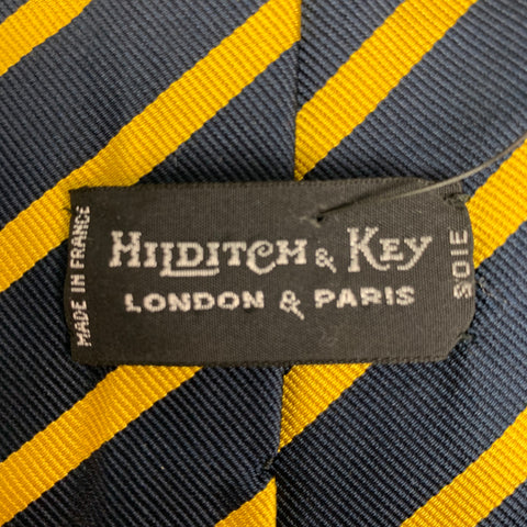 HILDITCH &amp; KEY Corbata de seda a rayas azul marino y amarillo