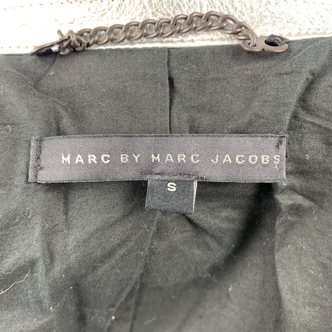 MARC by MARC JACOBS Talla 38 Abrigo deportivo de cuero iridiscente plateado