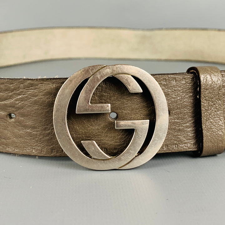 GUCCI Talla 38 Cinturón de cuero con monograma plateado gris