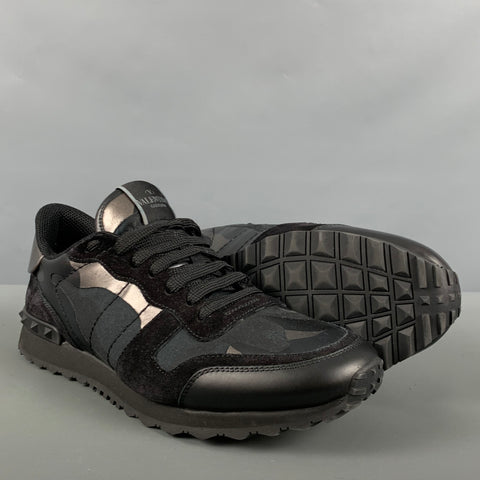 VALENTINO Talla 10 Zapatillas con cordones de cuero de camuflaje negro y plateado