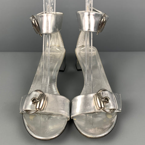 GUCCI Taille 9 Sandales à bride de cheville en cuir argenté