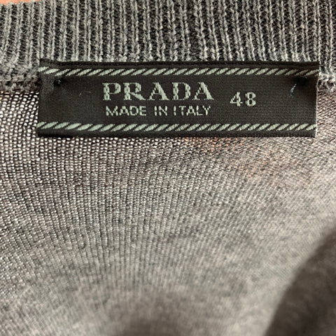 PRADA Taille S Cardigan boutonné en laine tricotée gris noir