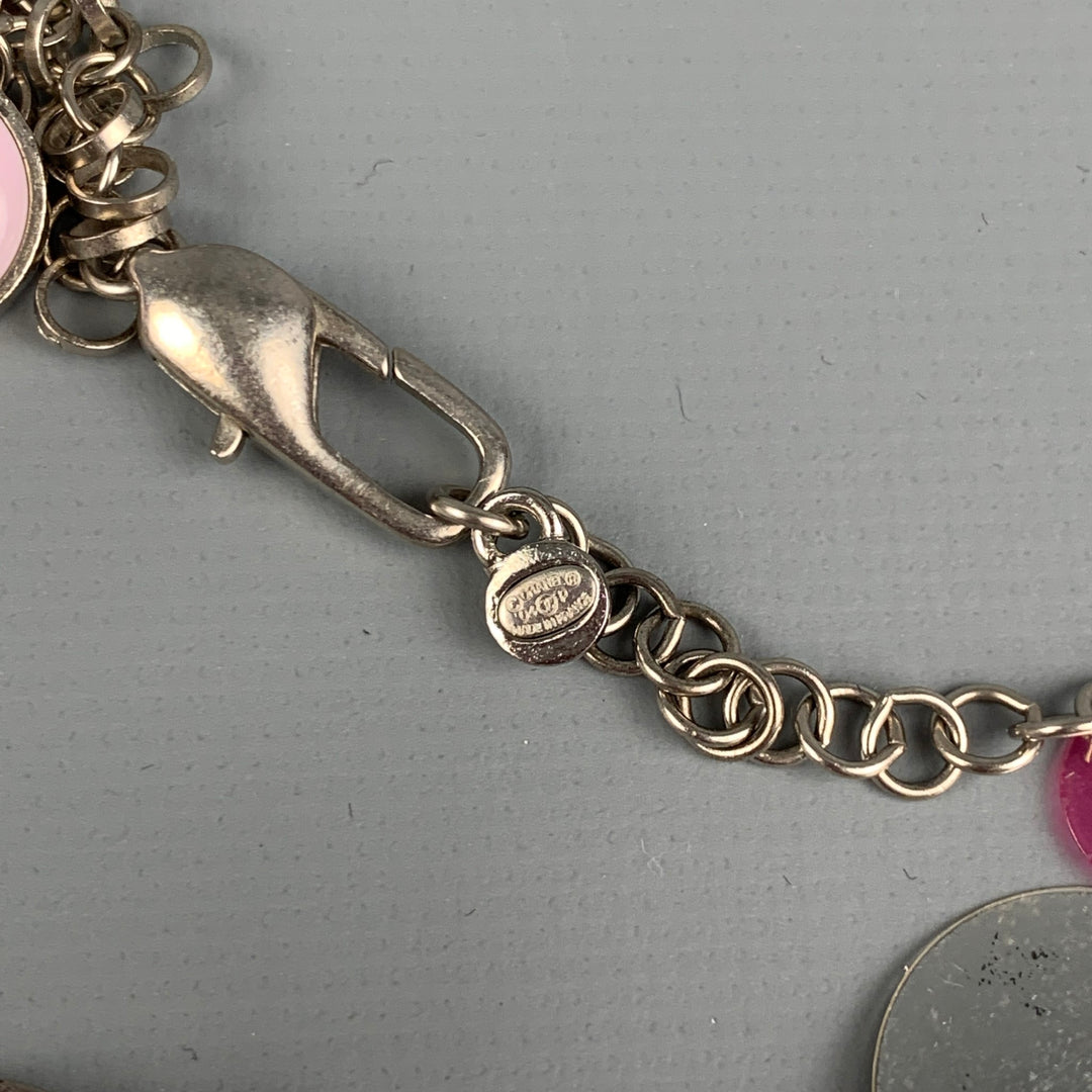 CHANEL S/S 2004 Collier CC à disque de fleur en plastique émaillé rose et argenté