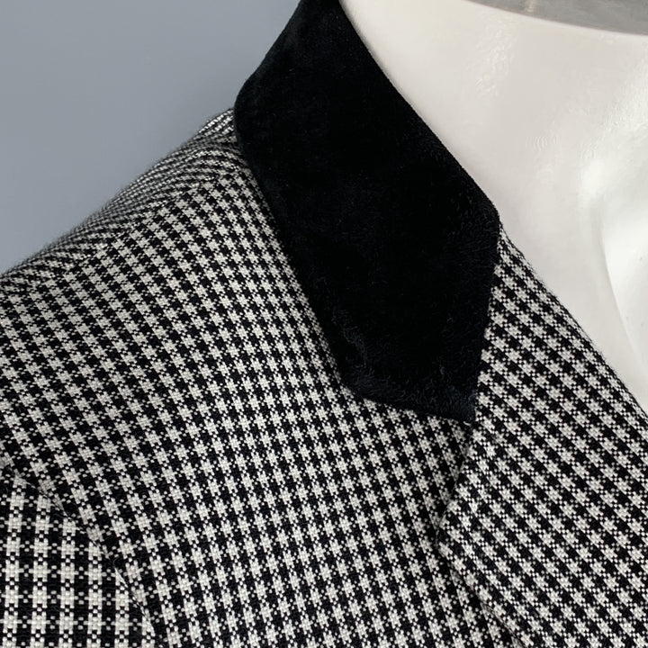 GUCCI Size 44 Black & White Checkered Plaid Wool Blend Suede Collar Notch Lapel Sport Coat