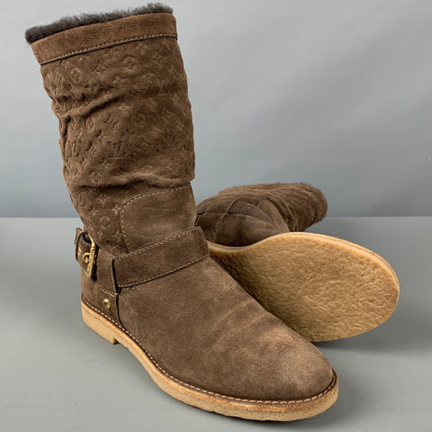 LOUIS VUITTON Talla 7 Botas sin cordones con logo de ante marrón