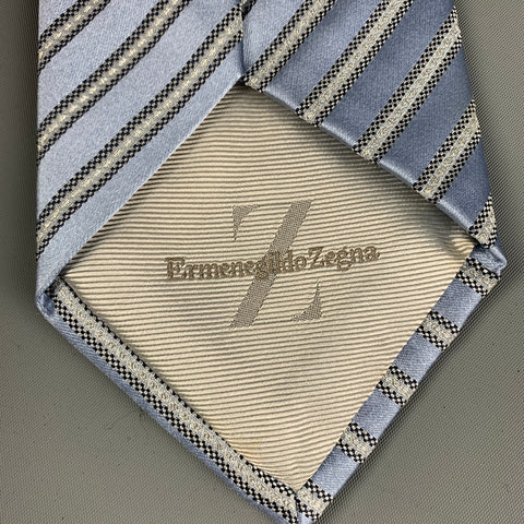 ERMENEGILDO ZEGNA Corbata en mezcla de seda con rayas diagonales plateadas azul claro