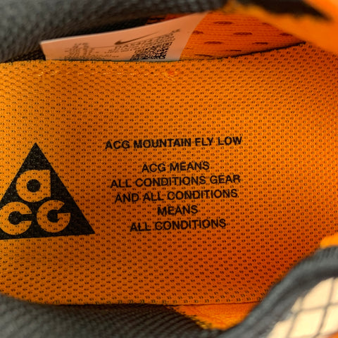 NIKE ACG Mountain Fly Low Talla 9.5 Zapatillas de deporte con cordones en dos tonos, color topo y negro