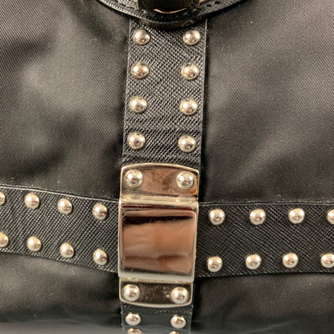 Sacs de sport en nylon avec garniture en cuir clouté noir PRADA