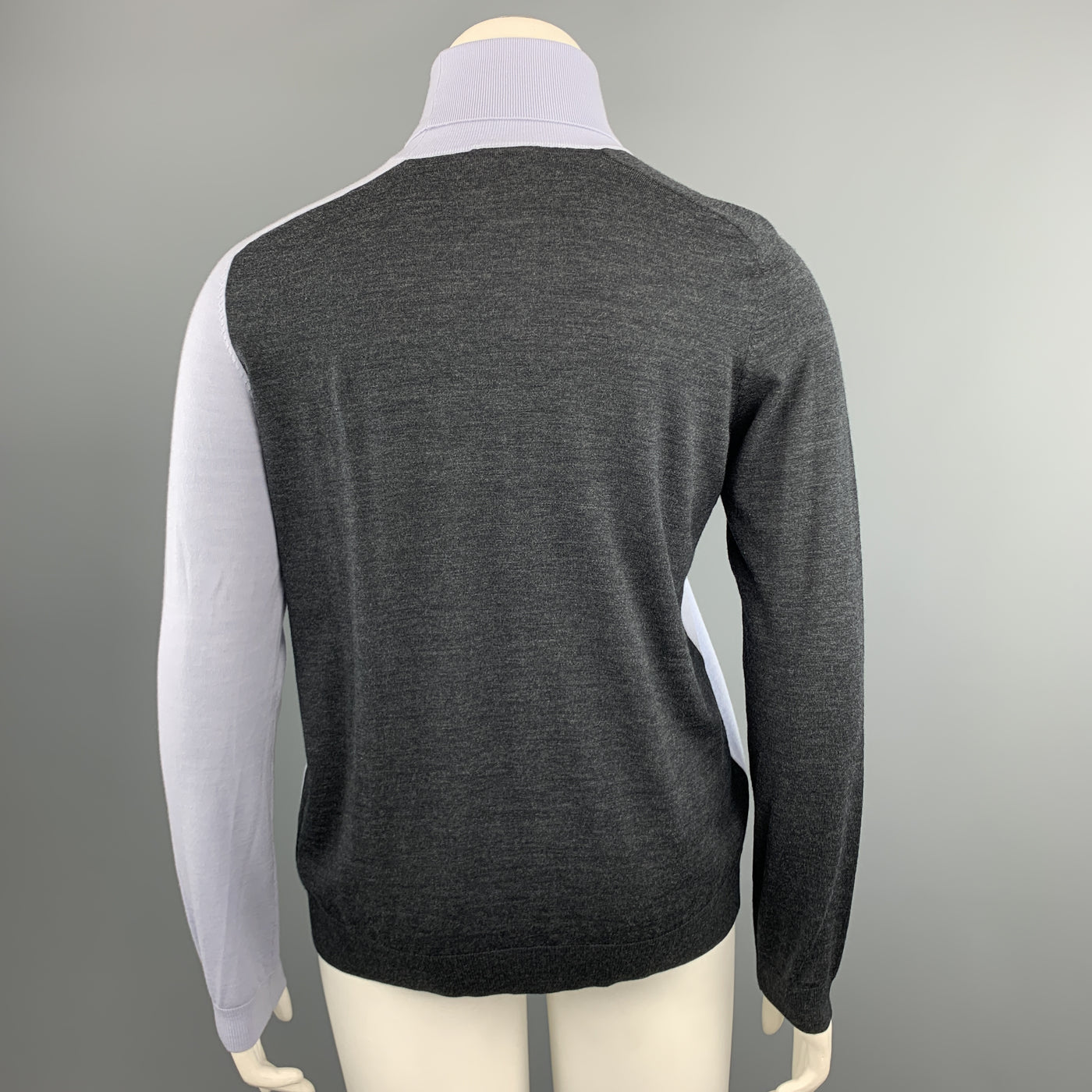 AKRIS 12 Light Blue & Charcoal Grey Wool Color Block Turtleneck Pullover
