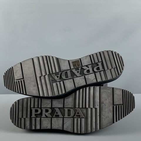 PRADA Talla 11 Zapatos con cordones y plataforma de cuero perforado negro marino