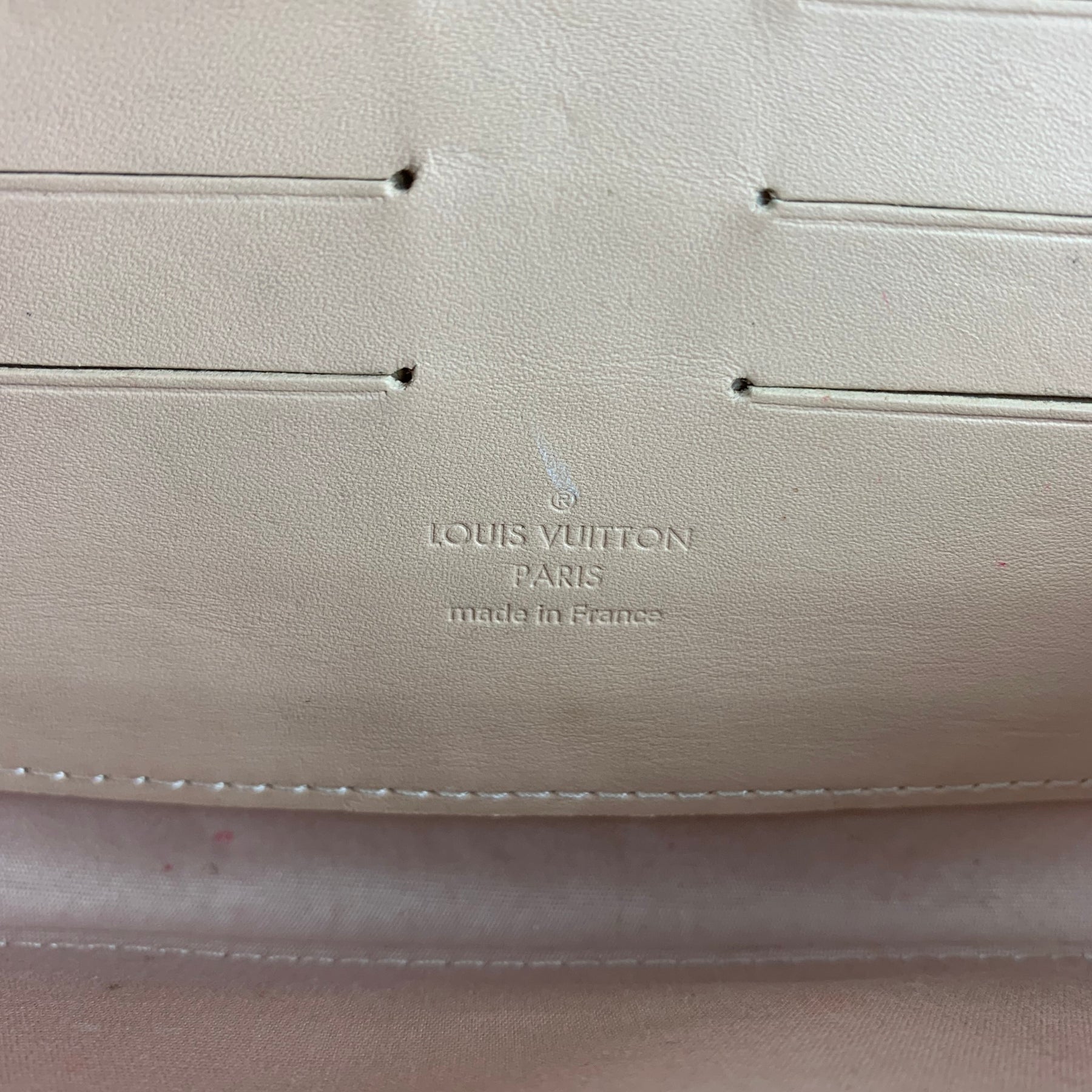 The Lux Portal on X: Louis Vuitton GHW Nude Vernis Leather Clutch - R20  000 Louis Vuitton Black Vernis Leather Louise Clutch Bag - R20 000  #theluxportal Shop at   /