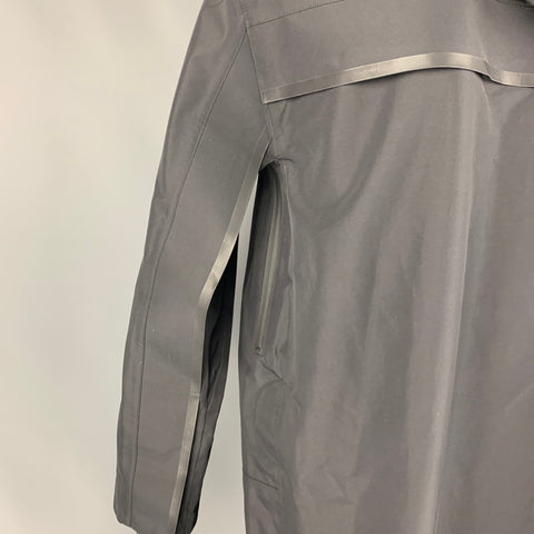 3.1 PHILLIP LIM Chubasquero con capucha de nailon y poliéster negro