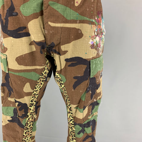 DEPARTAMENTO DE GALERÍA Pantalones cargo acampanados de camuflaje con pintura de nailon y algodón verde marrón talla 26