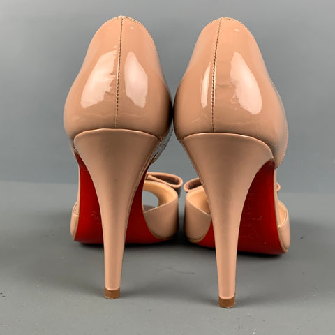 CHRISTIAN LOUBOUTIN Talla 6 Bombas D'Orsay de charol beige nude